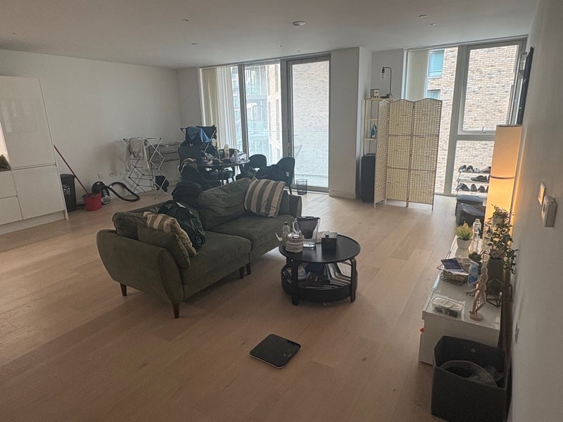 Room Schooner Road in Greater London