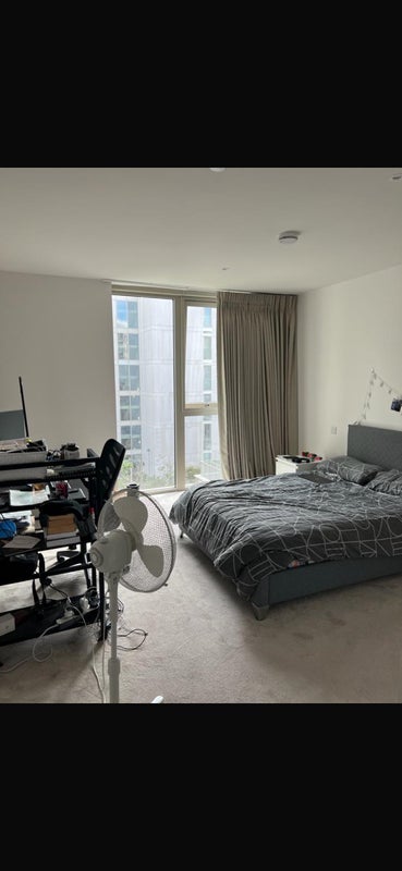 Room Schooner Road in Greater London