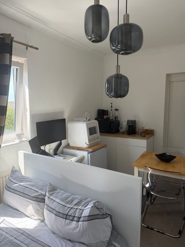 Room Crefeld Close in Greater London