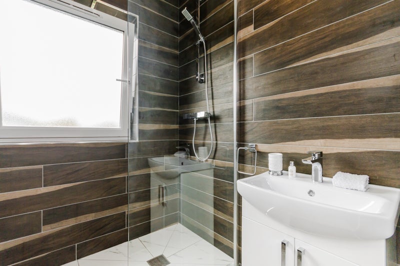 Room Crefeld Close in Greater London