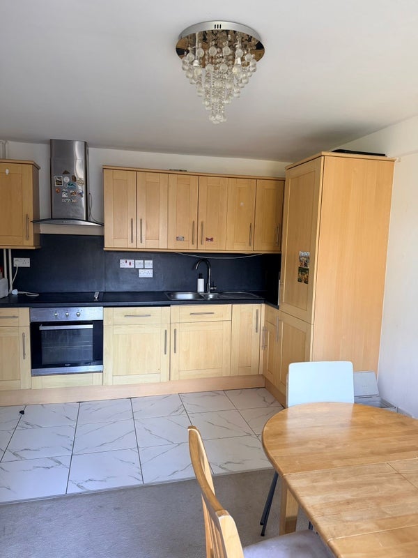 Room Crefeld Close in Greater London