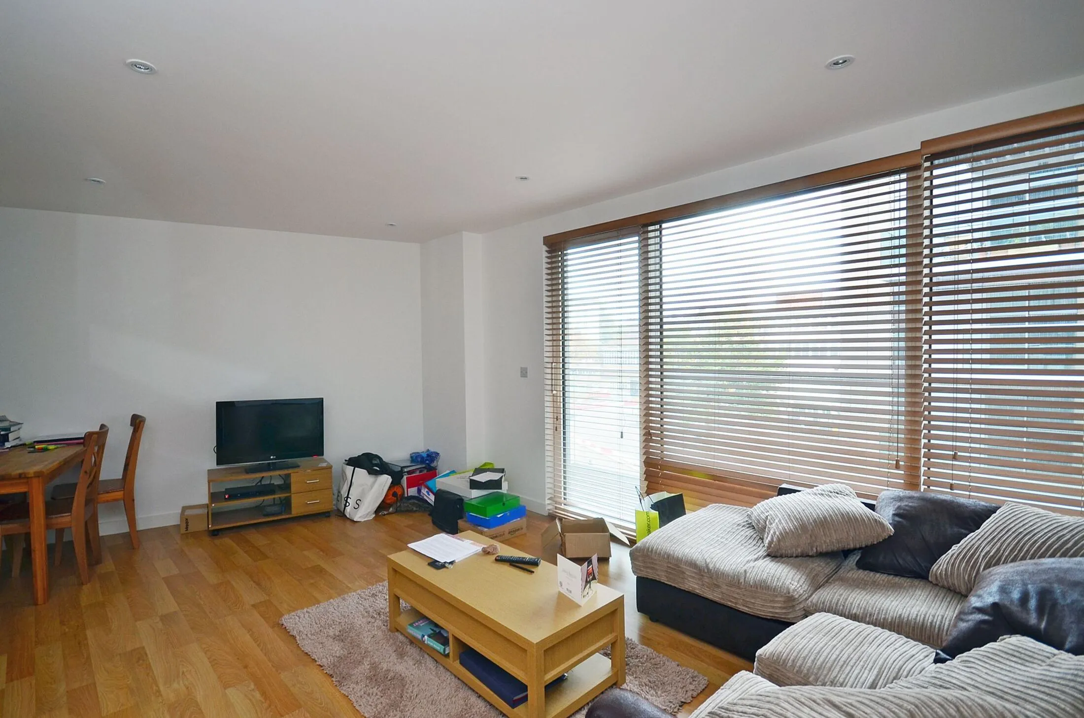 Flat Morris Place in Greater London