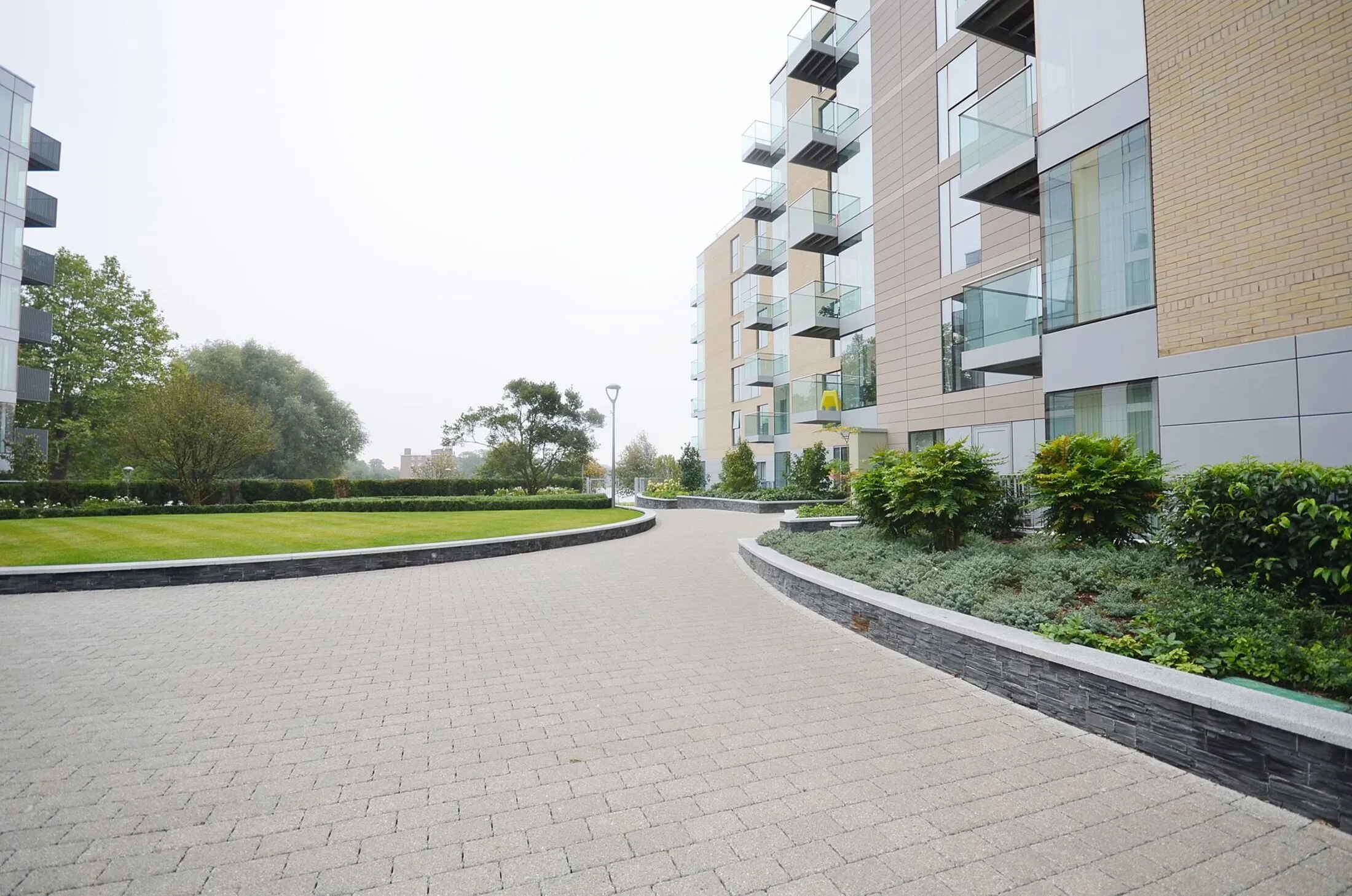 Flat Morris Place in Greater London
