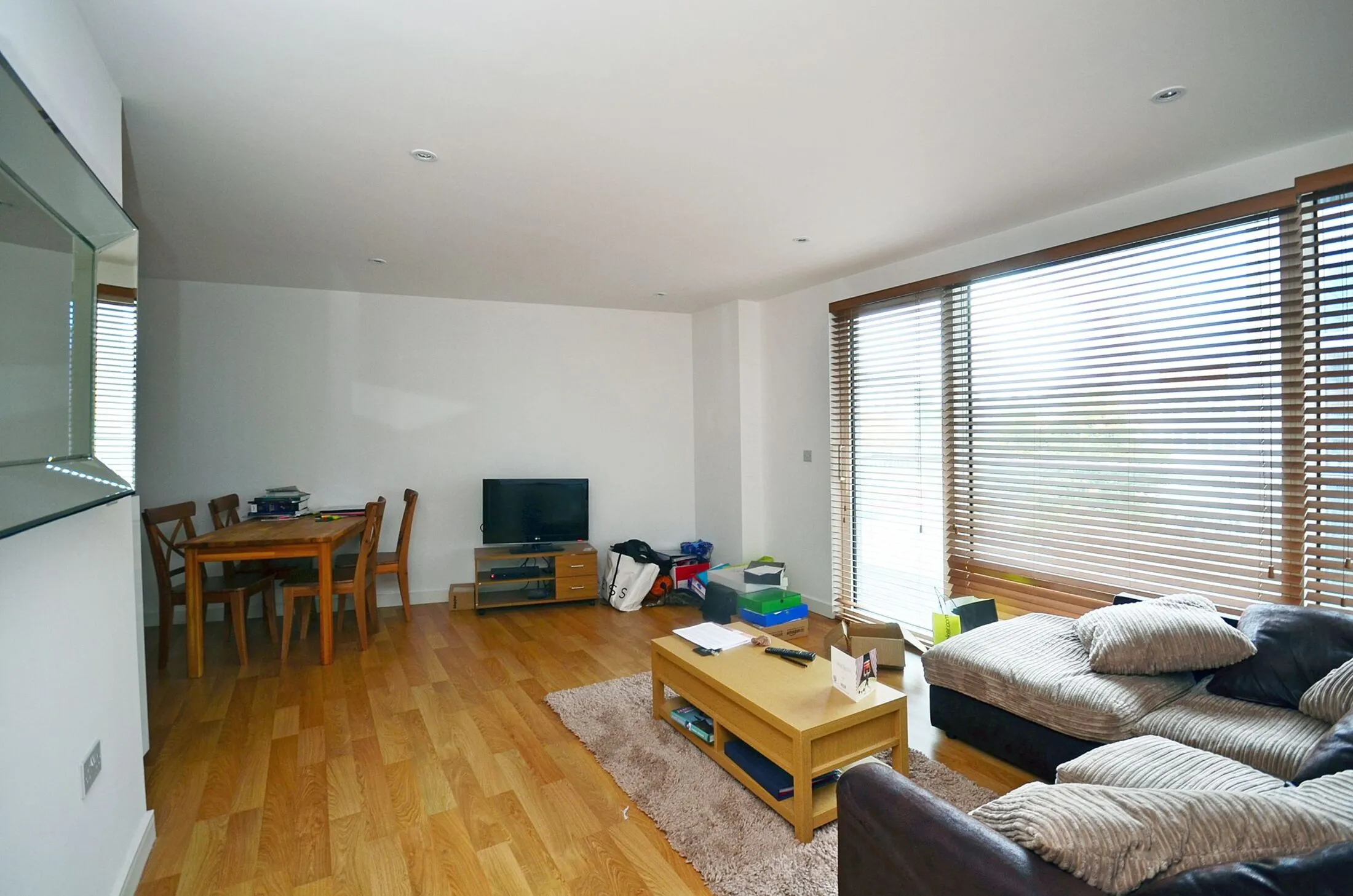 Flat Morris Place in Greater London
