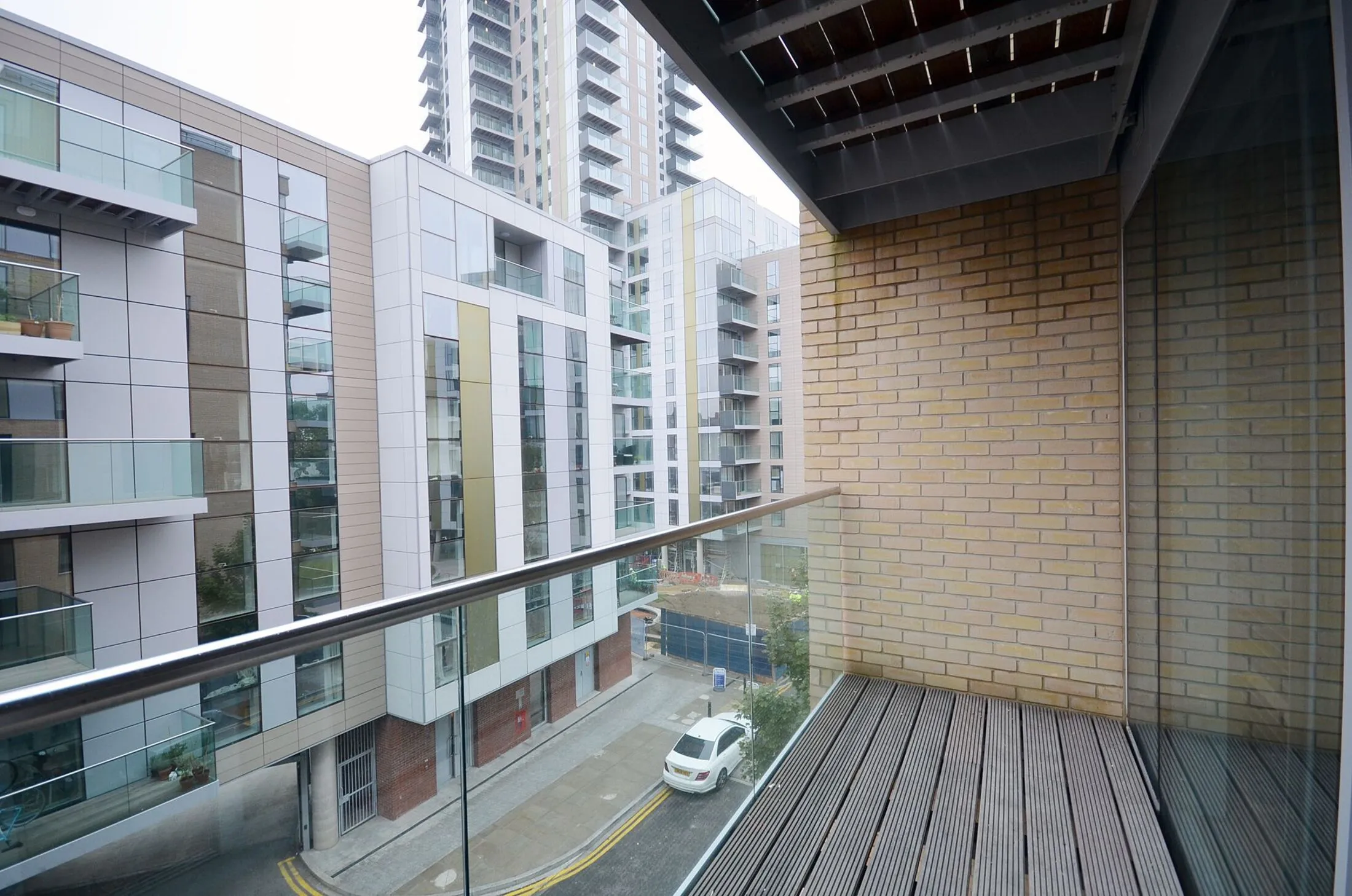 Flat Morris Place in Greater London