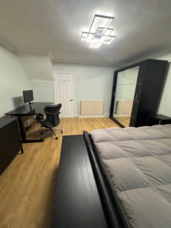 Room Robert Street in Greater London