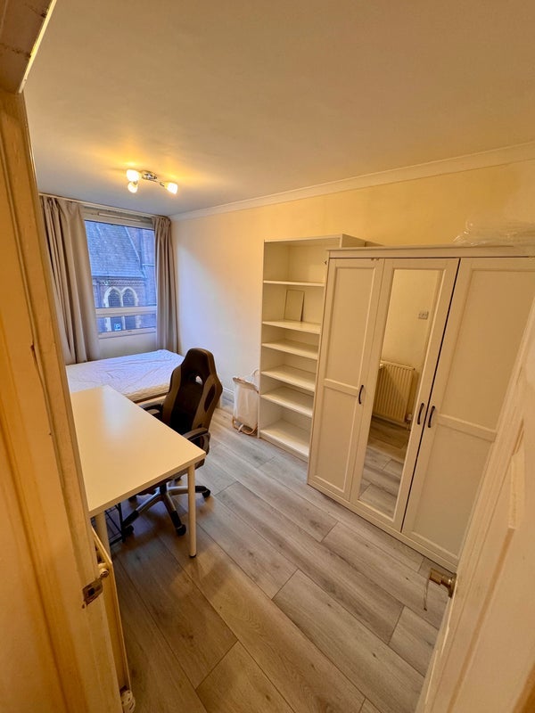 Room Robert Street in Greater London