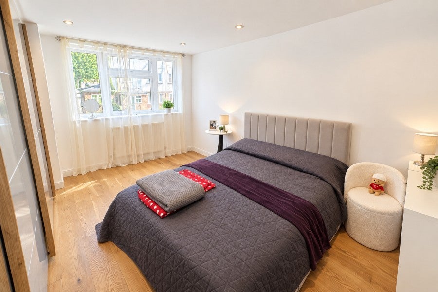 Flat Campbell Road in Elmbridge