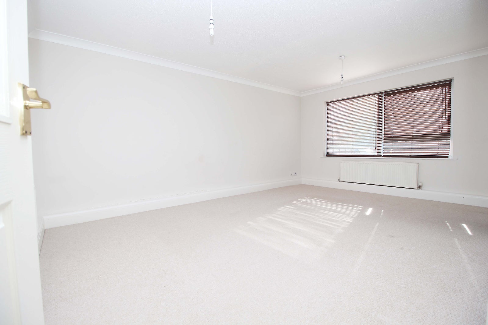 Flat Franklyn Gardens in Greater London