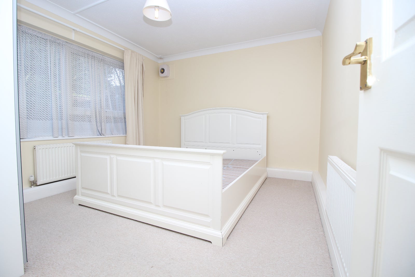 Flat Franklyn Gardens in Greater London