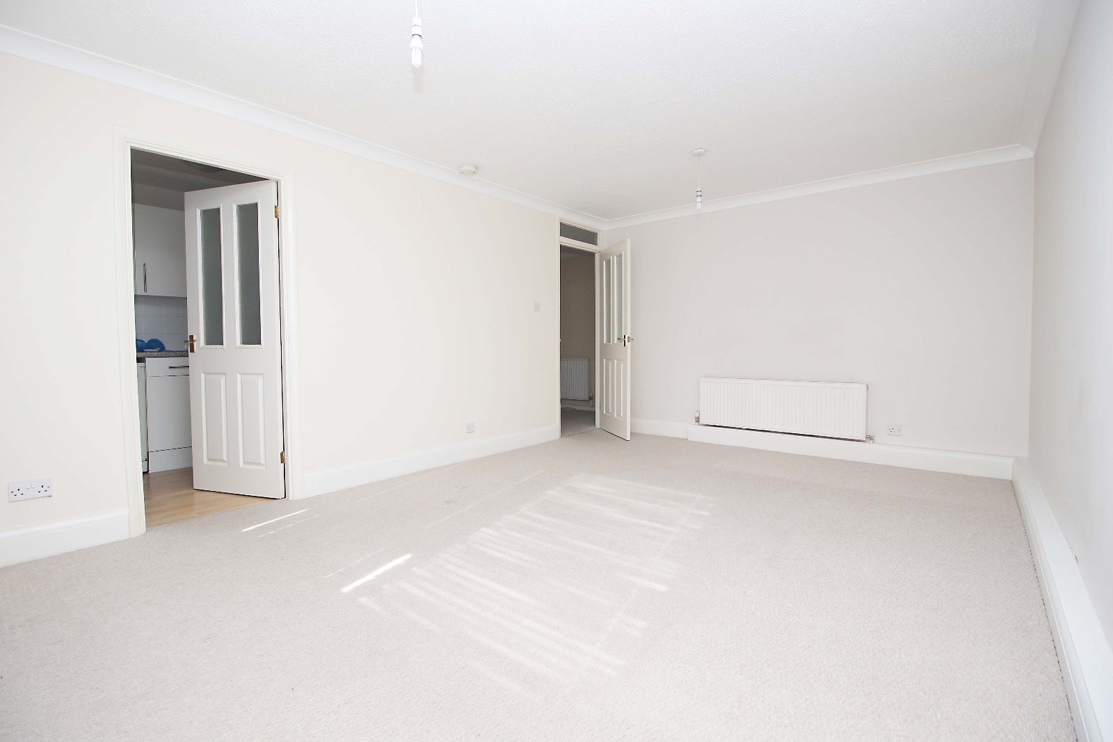 Flat Franklyn Gardens in Greater London