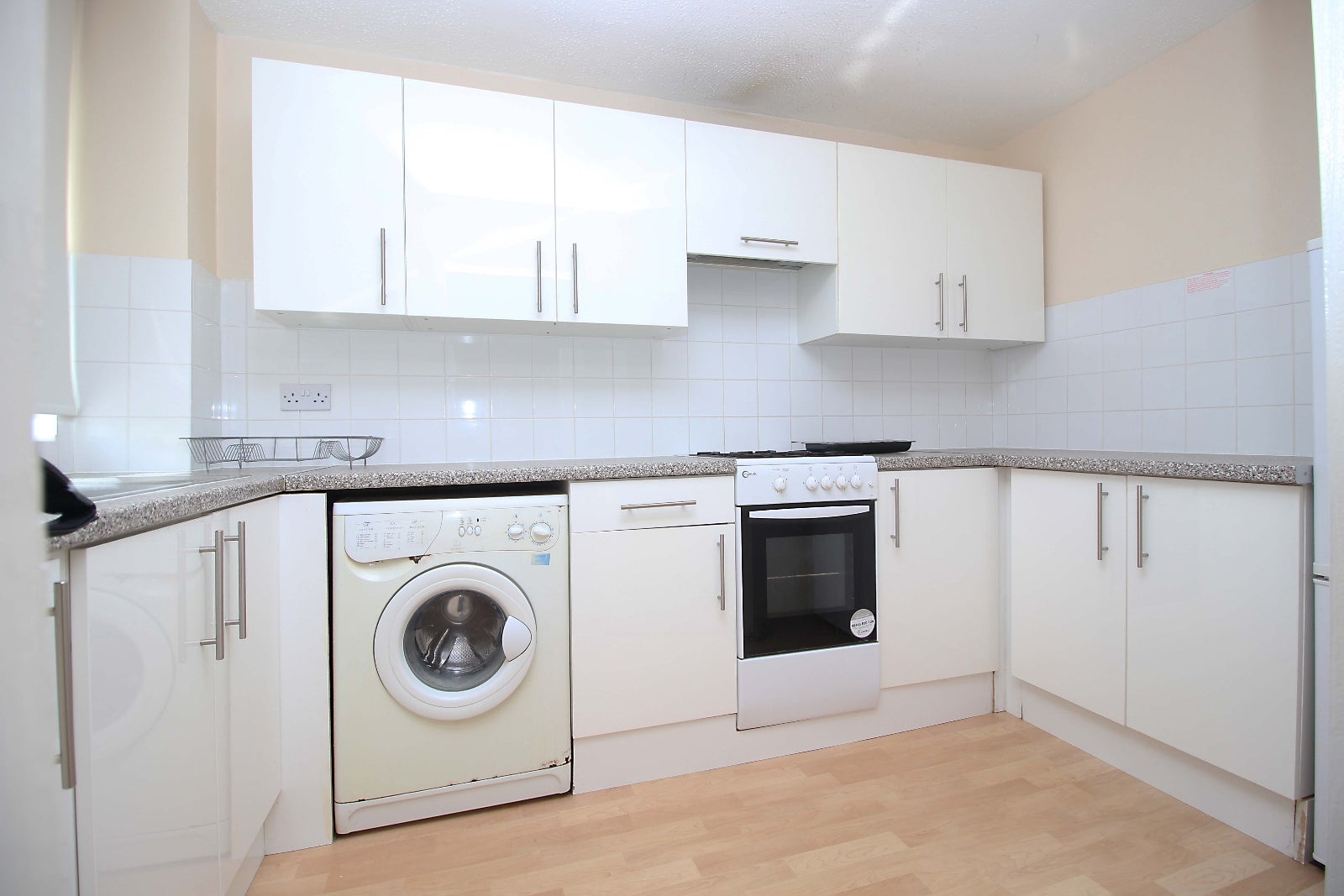 Flat Franklyn Gardens in Greater London