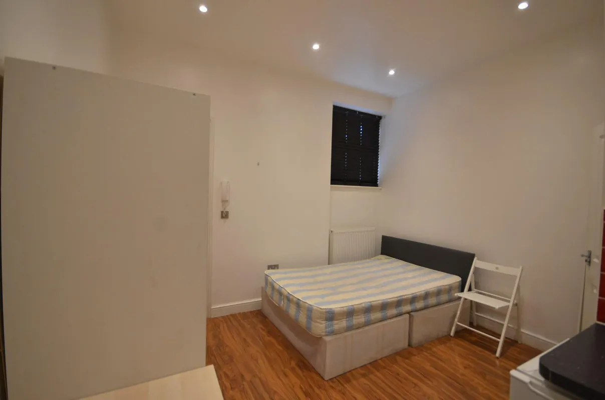 Flat Park Parade in Greater London