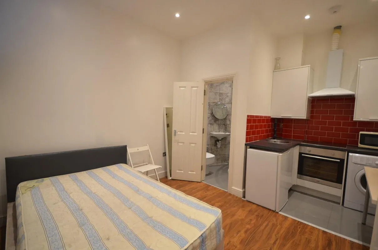 Flat Park Parade in Greater London