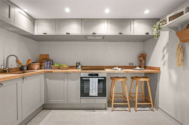 Flat Bingham Place in City of Westminster