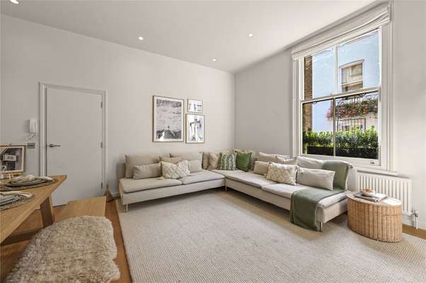 Flat Bingham Place in City of Westminster