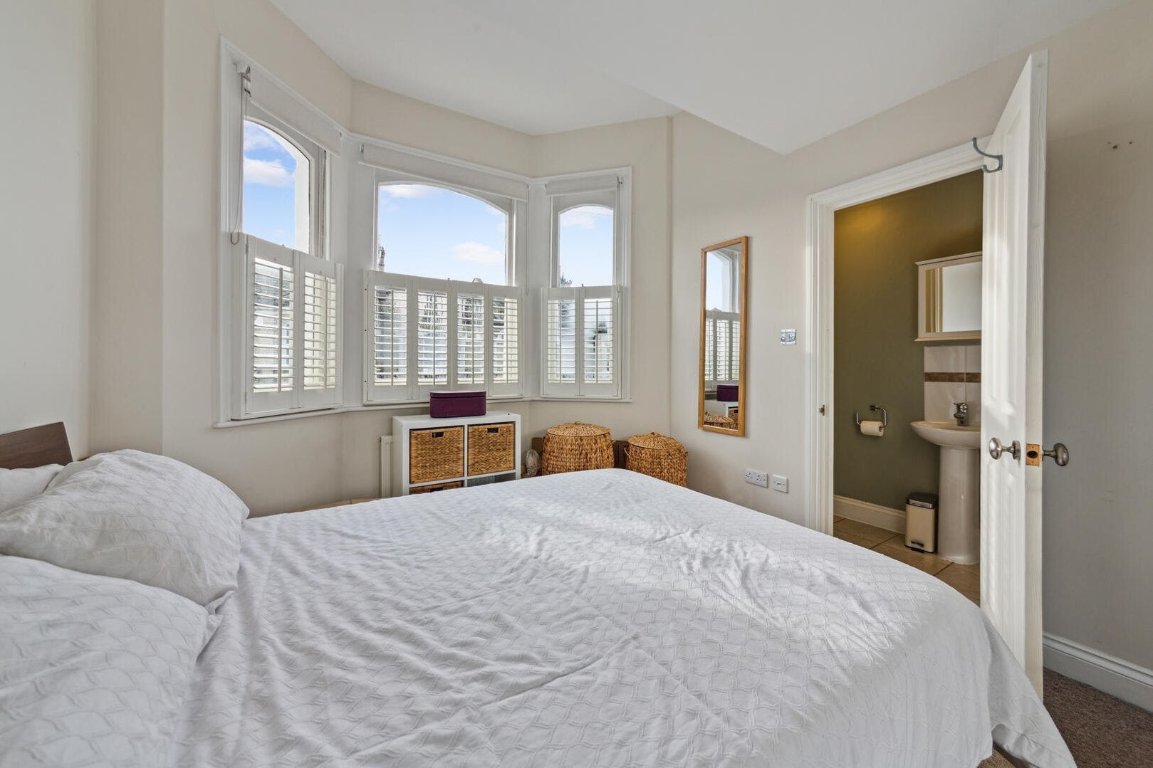 Flat Ballater Road in Greater London