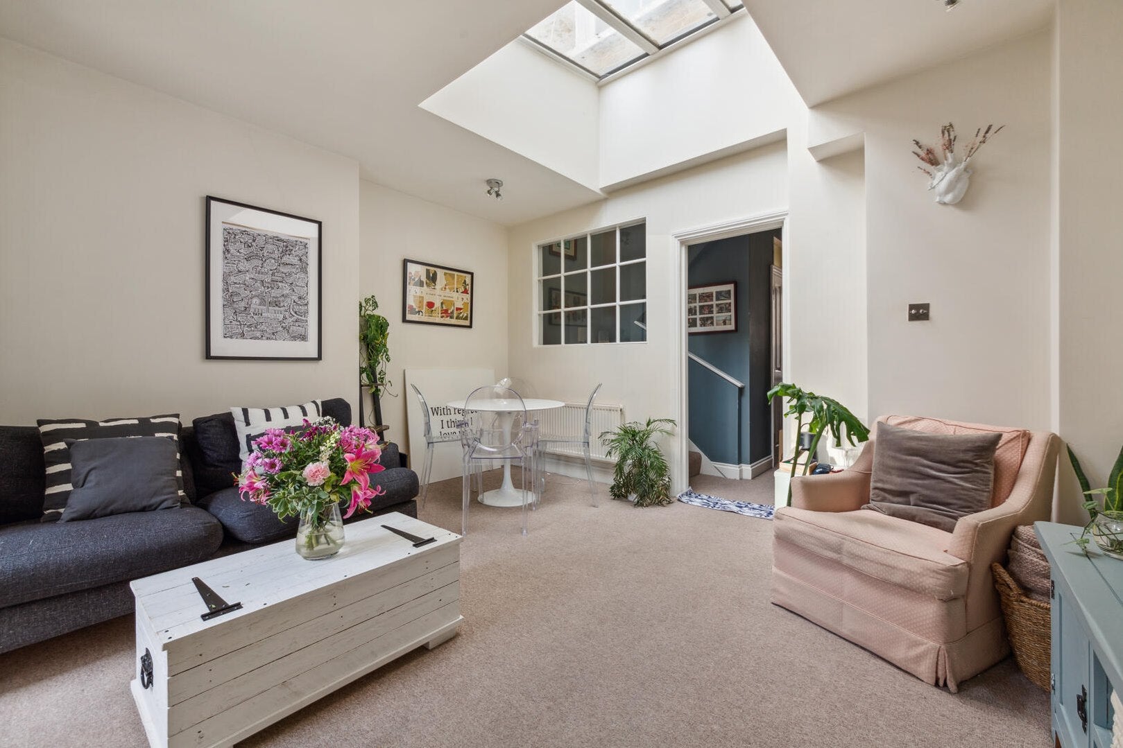 Flat Ballater Road in Greater London