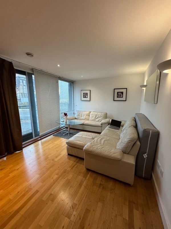 Room Blackwall Way in Greater London