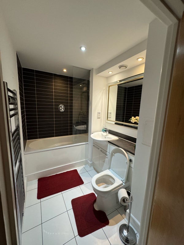 Room Blackwall Way in Greater London