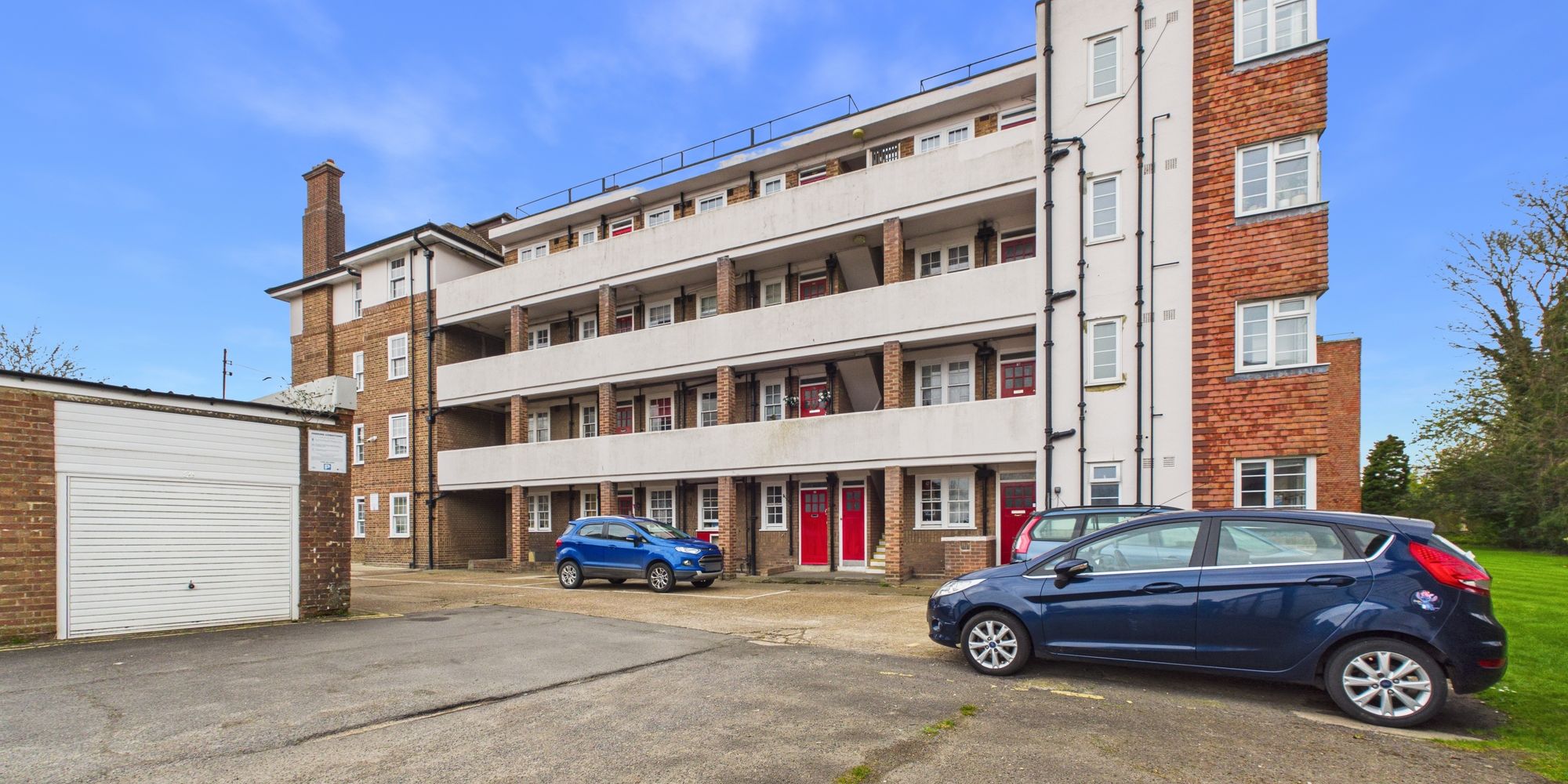 Flat Bishopric in Horsham