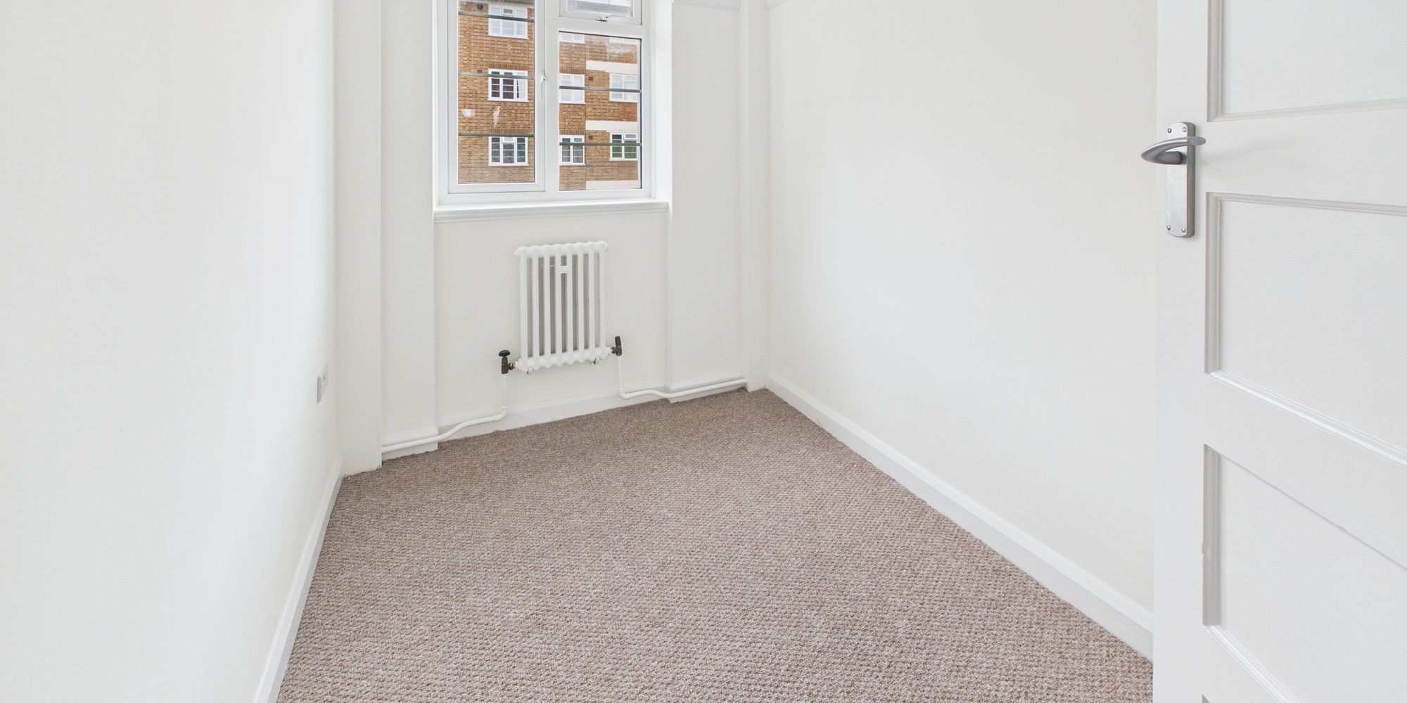 Flat Bishopric in Horsham