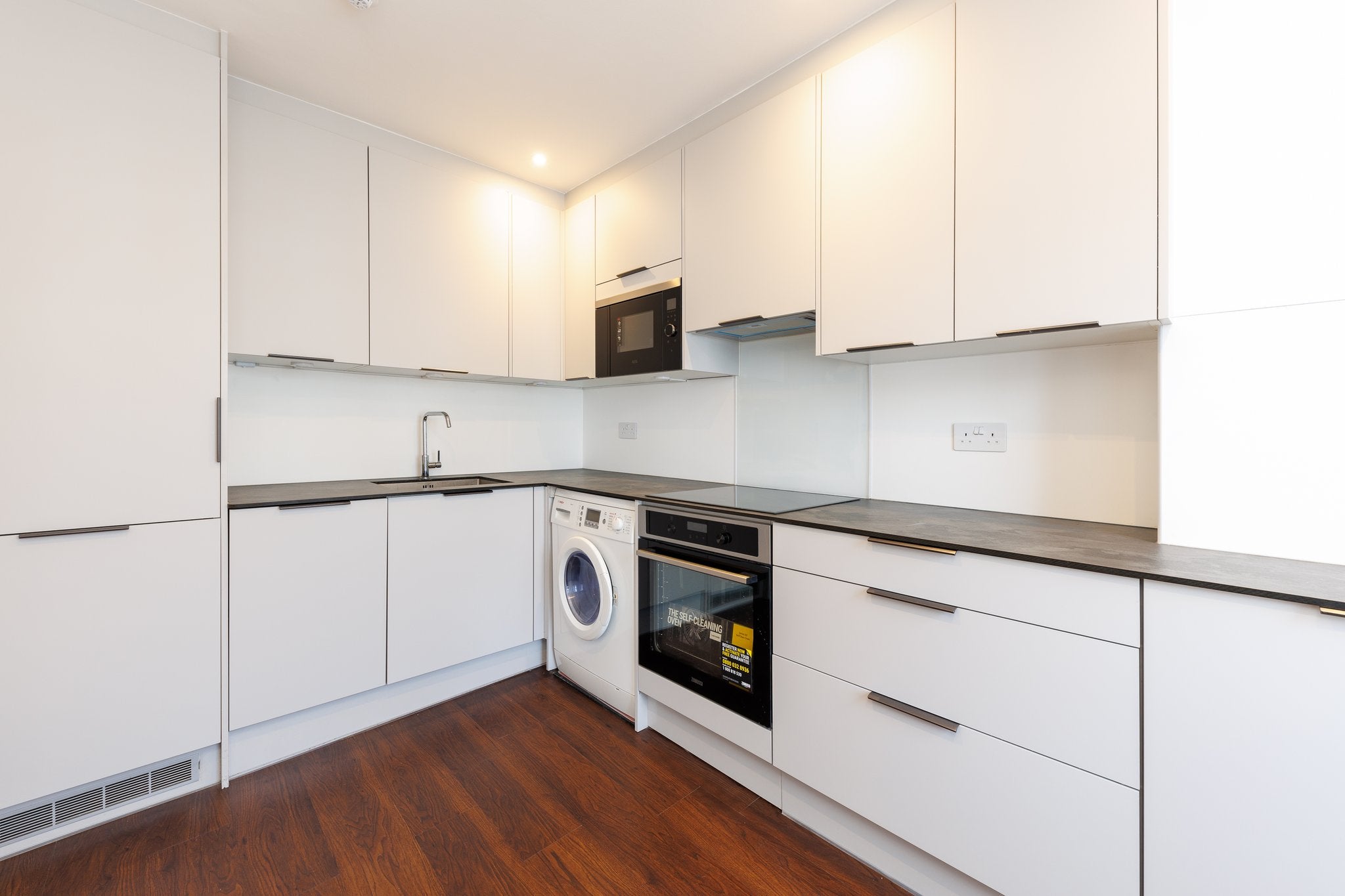 Flat Sinclair Gardens in Greater London