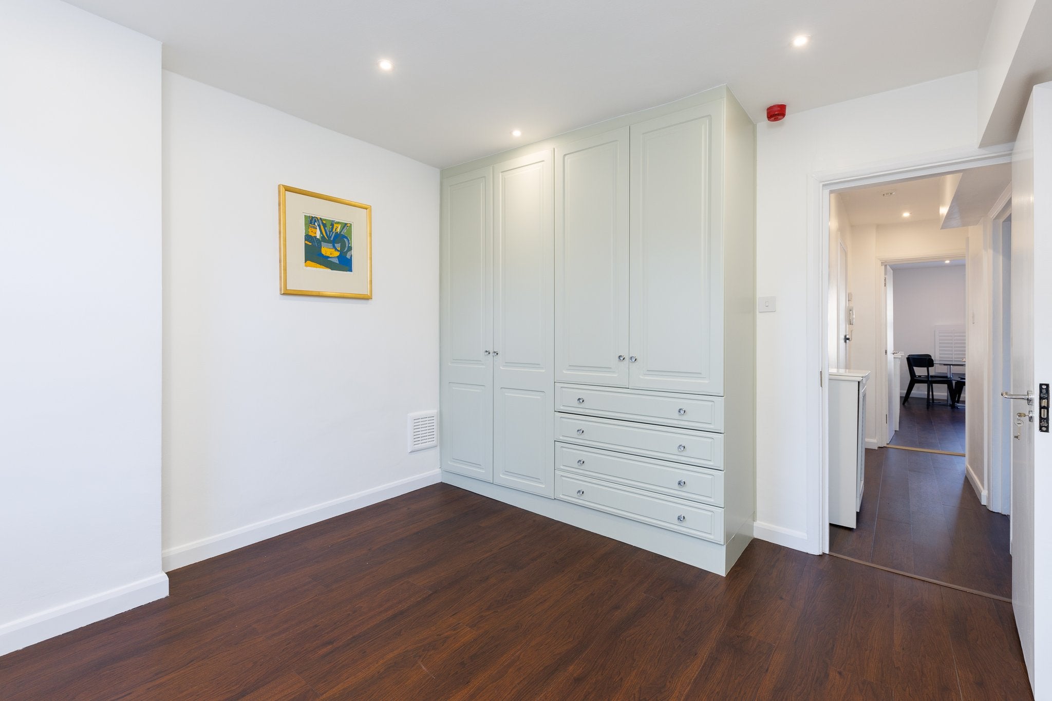 Flat Sinclair Gardens in Greater London