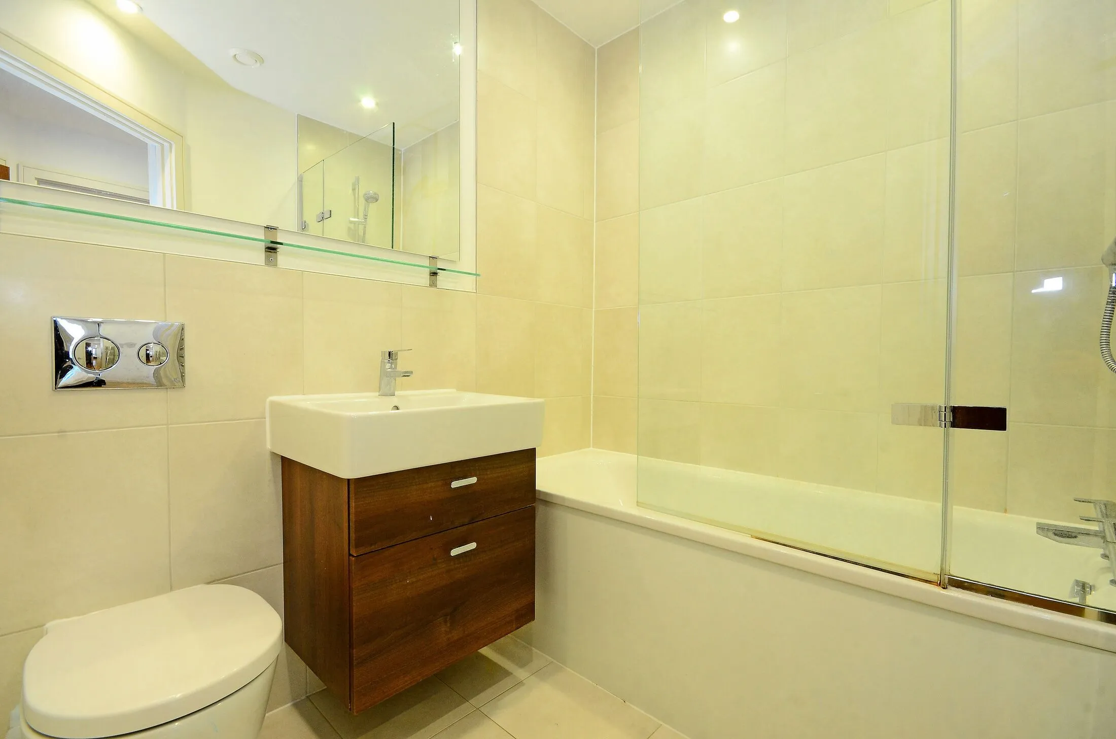 Flat Putney Hill in Greater London
