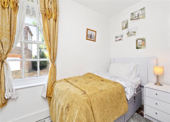 Room The Mount Square in Greater London