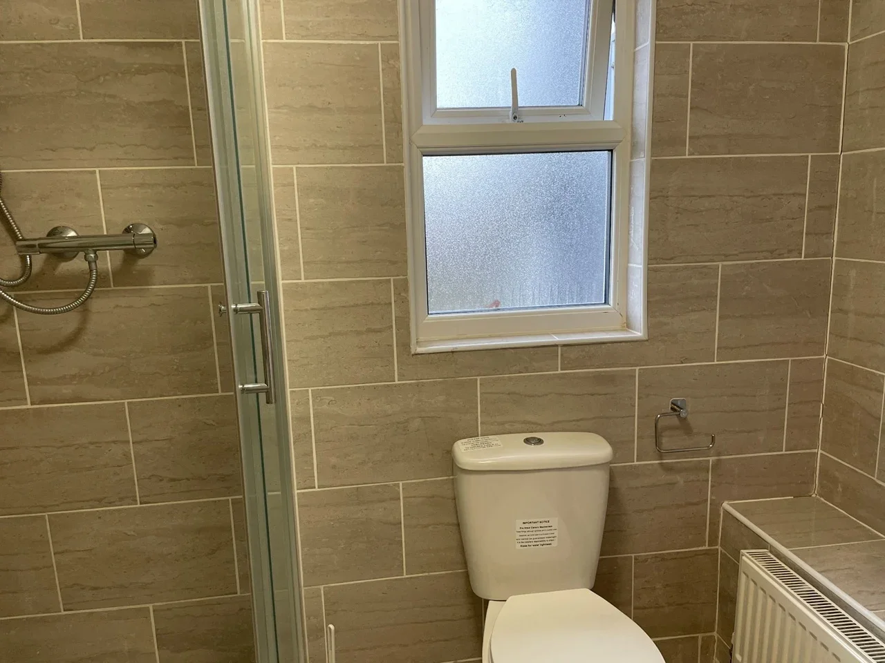 Room High Road Leyton in Greater London