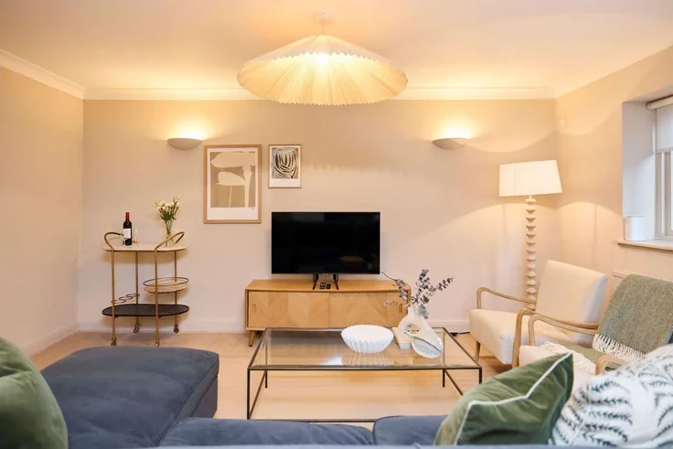 Flat Macroom Road in City of Westminster