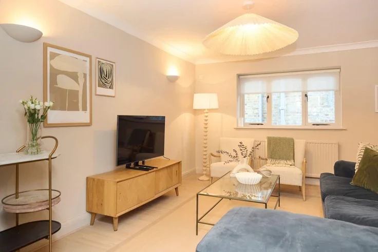 Flat Macroom Road in City of Westminster