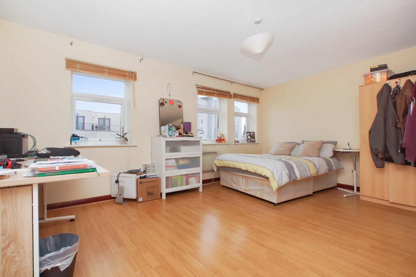 Flat Clifton Avenue in Greater London
