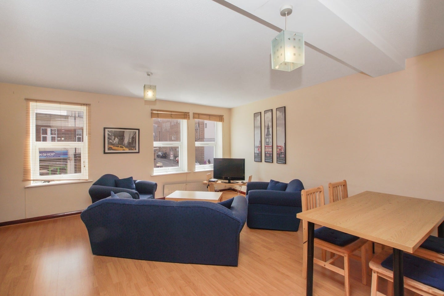 Flat Clifton Avenue in Greater London
