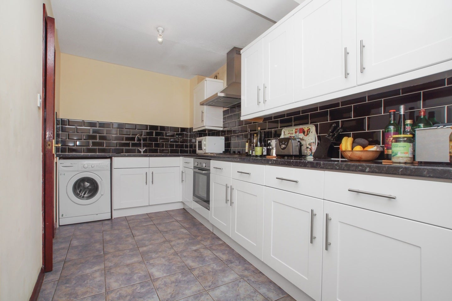 Flat Clifton Avenue in Greater London