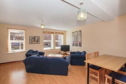 Flat Clifton Avenue in Greater London