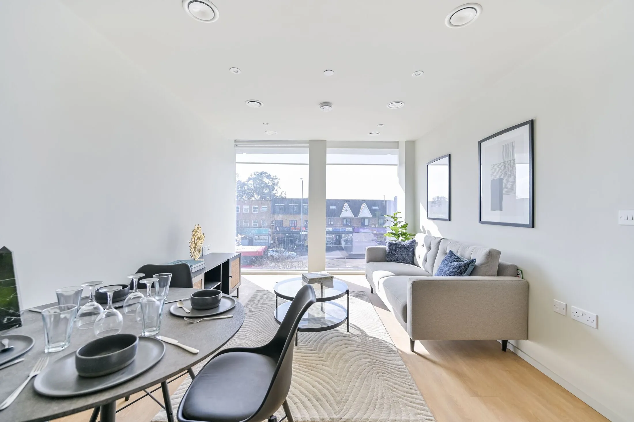 Flat Bath Road in Greater London