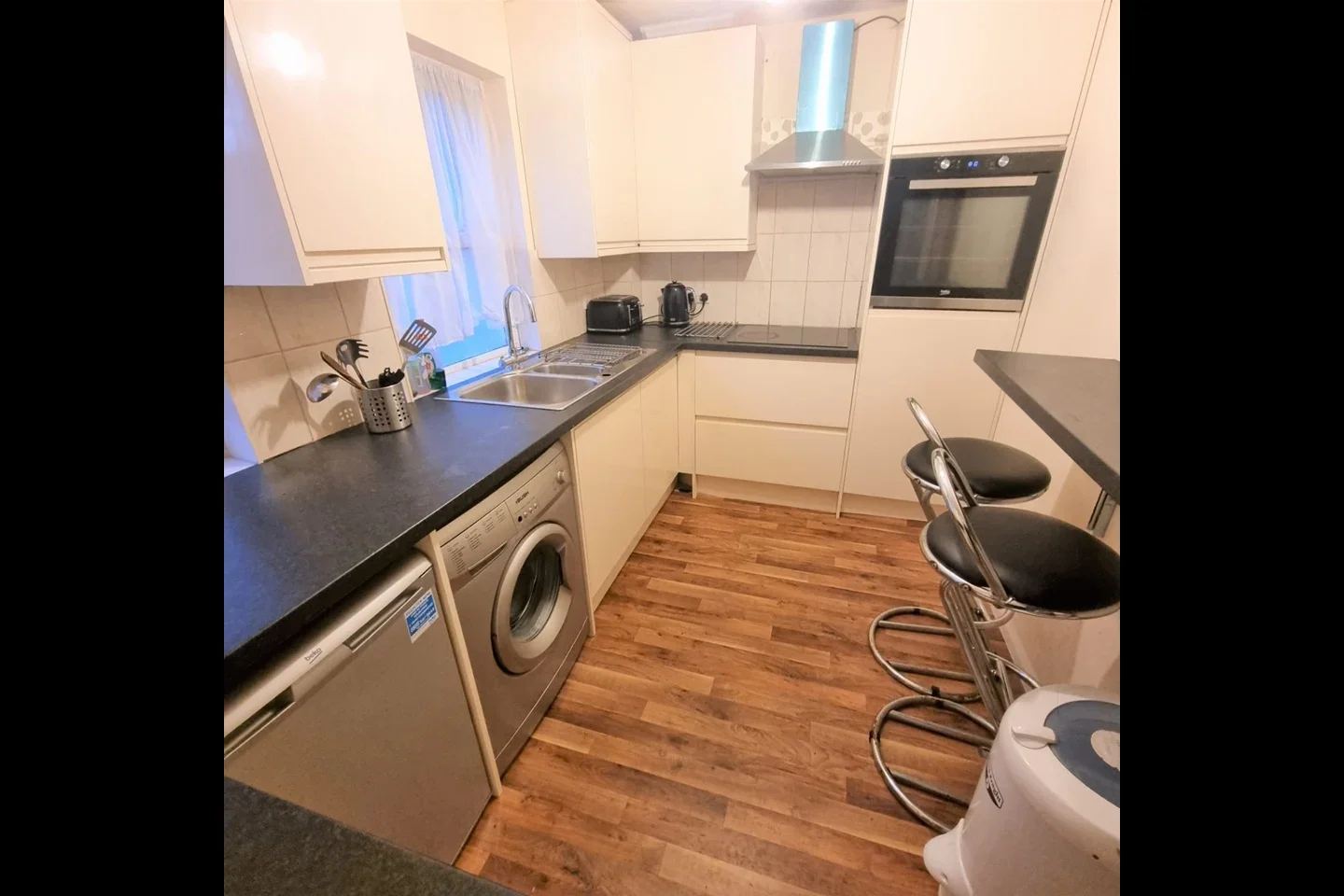 Flat Glenmere Row in Greater London
