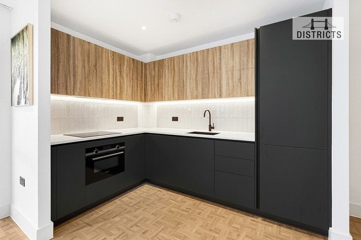 Flat Danvers Avenue in Greater London