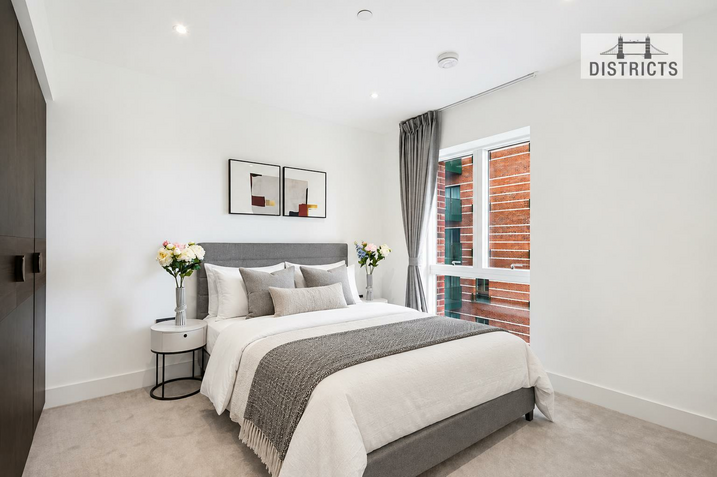 Flat Danvers Avenue in Greater London