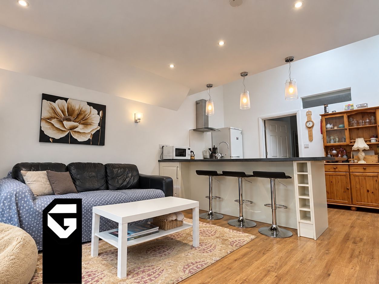 Flat Sommerville Road in Bristol