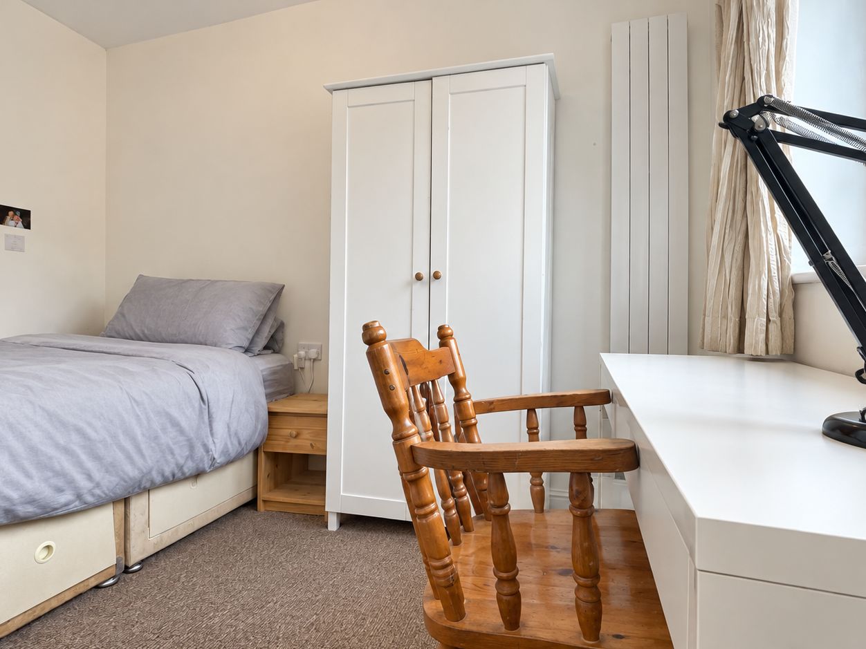 Flat Sommerville Road in Bristol