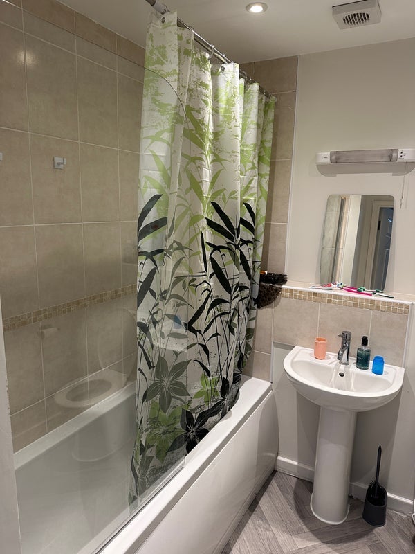 Room Captain Webb Drive in Dawley
