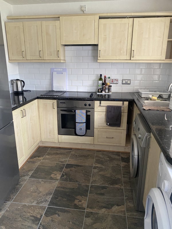 Room Midvale Avenue in Sheffield