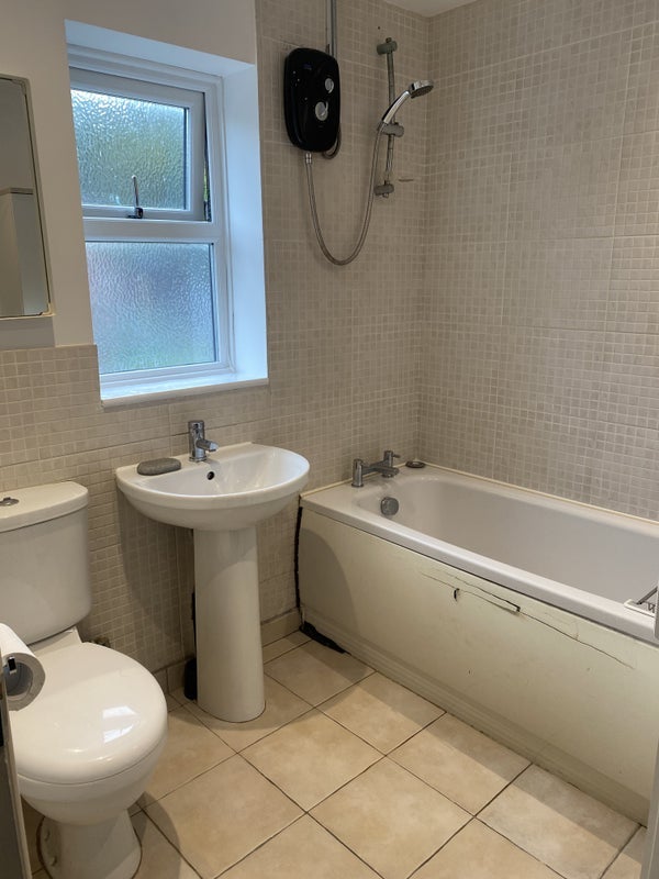 Room Midvale Avenue in Sheffield