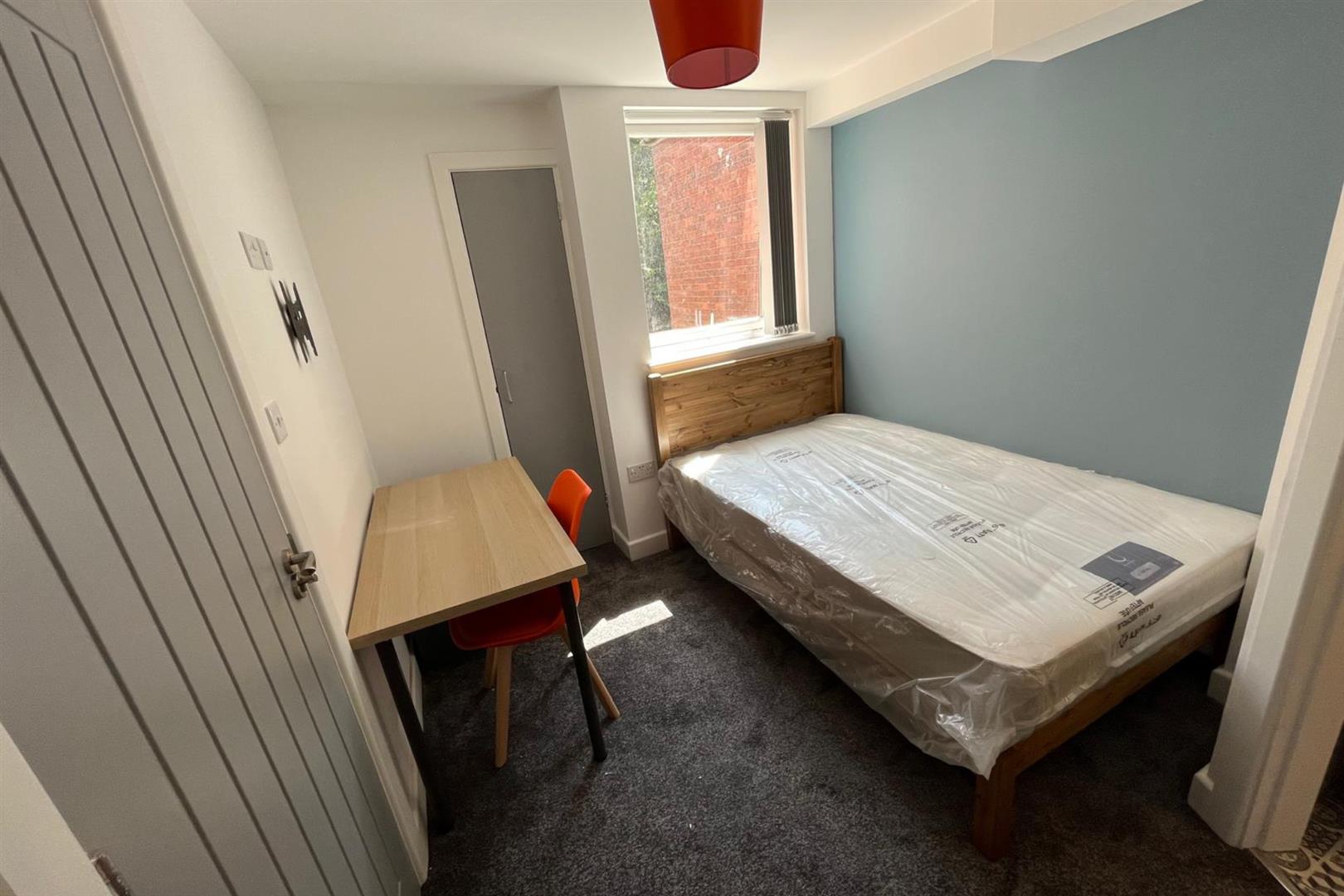 Room St. George's Road in Coventry