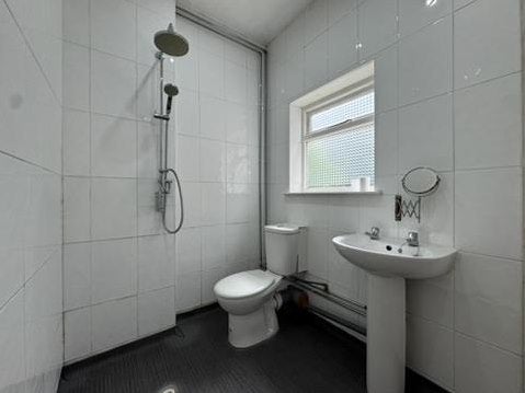 Room Sefton Road in Birmingham