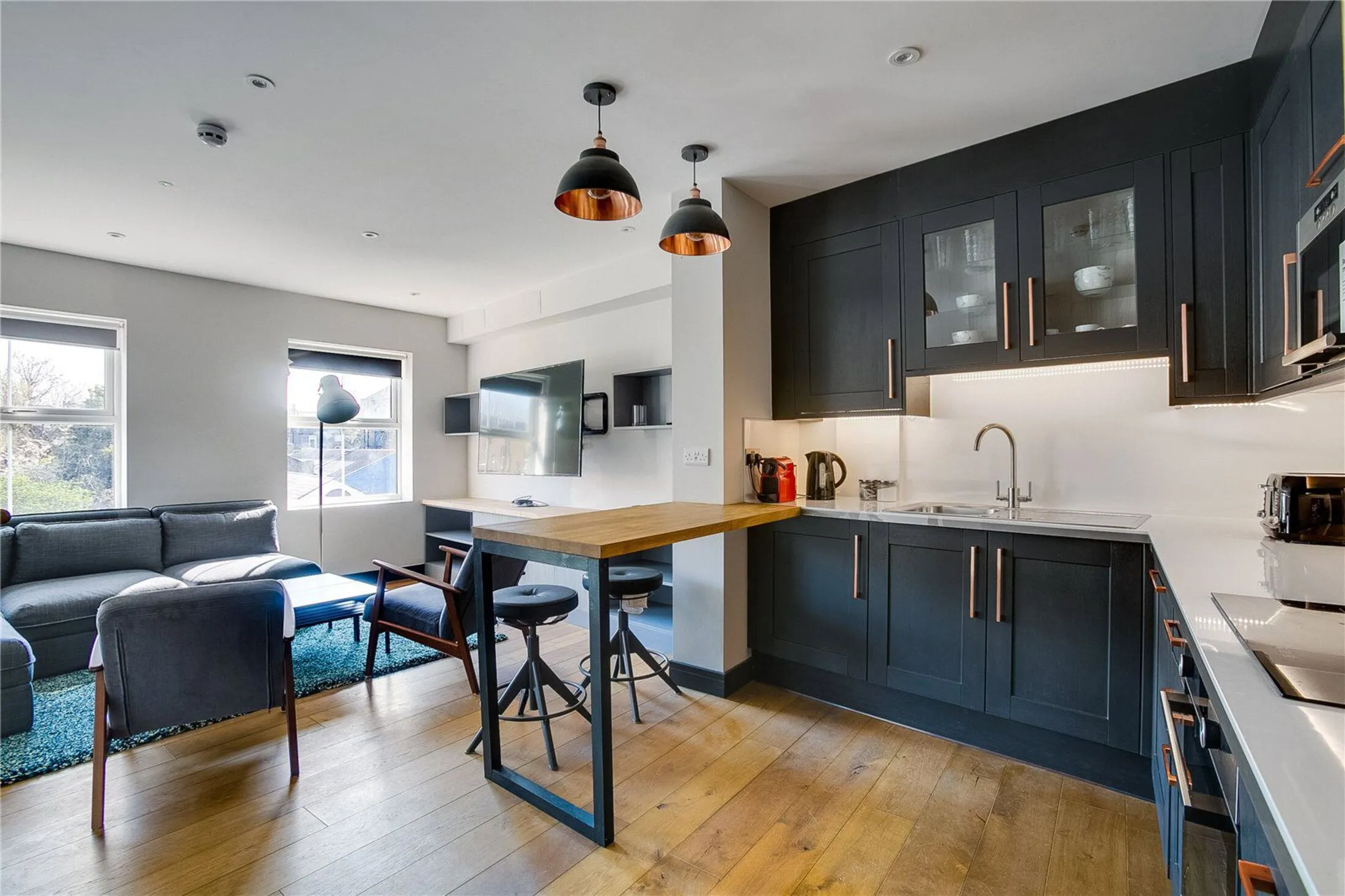 Room Stormont Road in Greater London