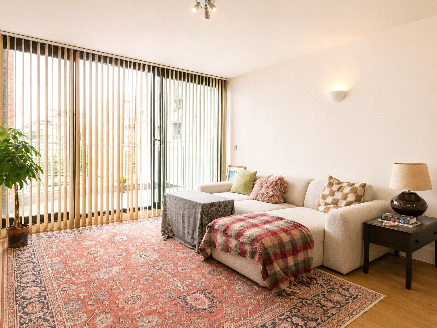 Flat Streatham High Road in Greater London